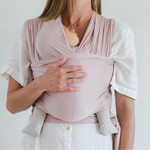 Solly baby Blush with white polka dot wrap